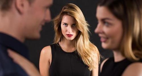 告别悲情，夺回幸福：当爱被背叛，我们该如何优雅地“拆散小三”？